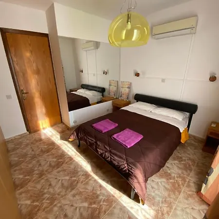 Moutallos Rooms&homes Pensión