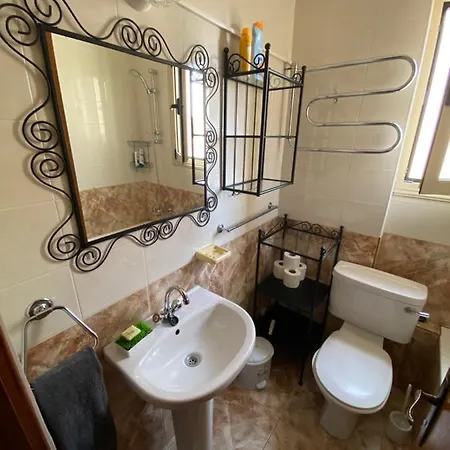 Moutallos Rooms&homes Pensión Paphos